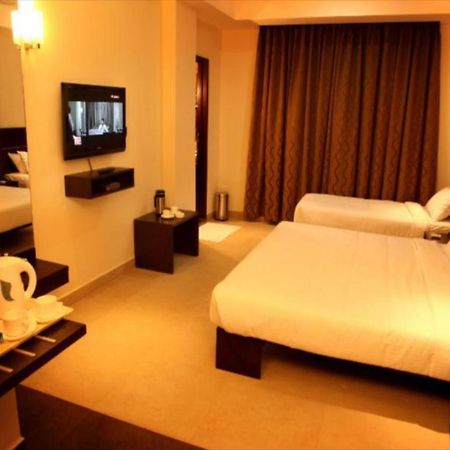 Sunflower Hotel Mysore Esterno foto