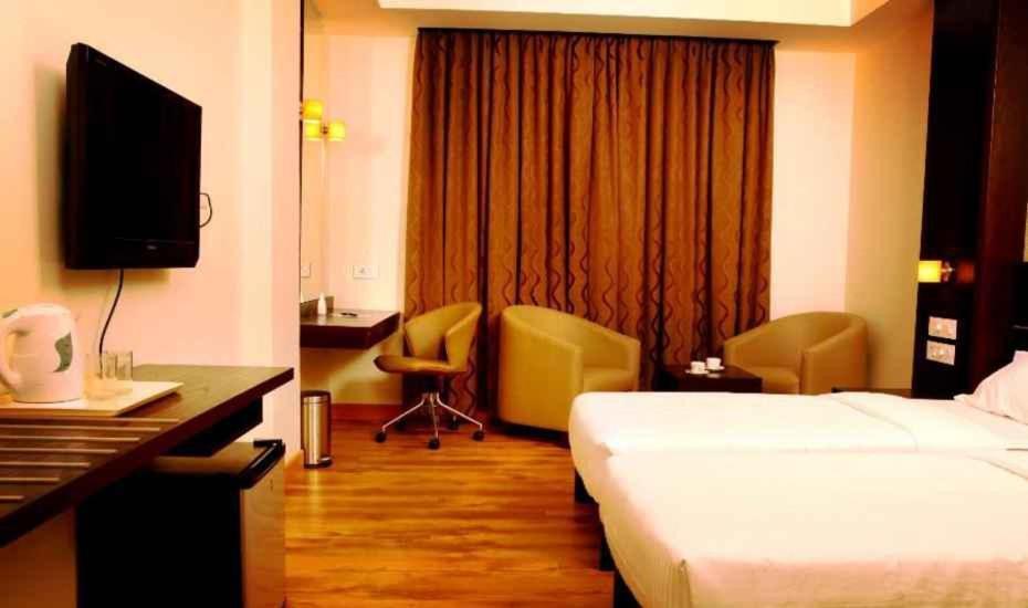 Sunflower Hotel Mysore Esterno foto