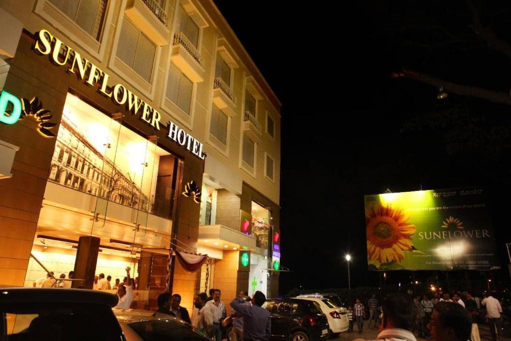 Sunflower Hotel Mysore Esterno foto