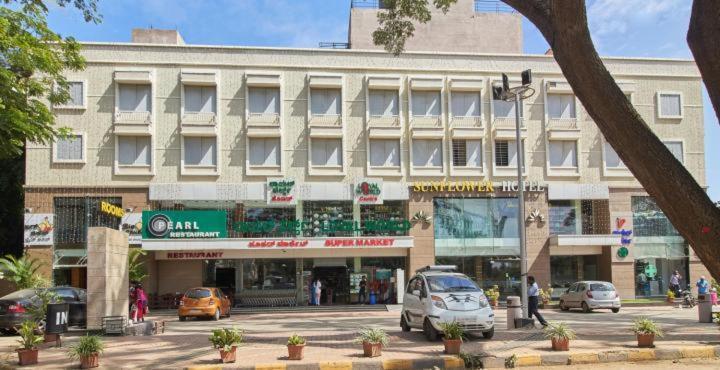 Sunflower Hotel Mysore Esterno foto